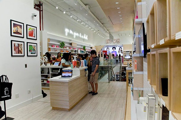 Why These Ecommerce Front-Runners Are Building Brick and Mortar Stores