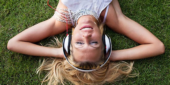 Apple's Latest Patent Tracks Temperature, Perspiration and Heart Rate -- in Your Headphones