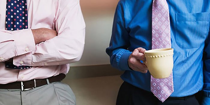 4 Body Language Cues You Need to Know When Networking