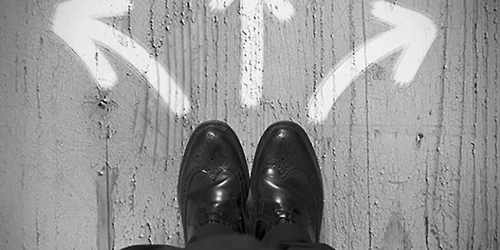 4 Really Dumb Ways to Make Decisions That Derail Your Success