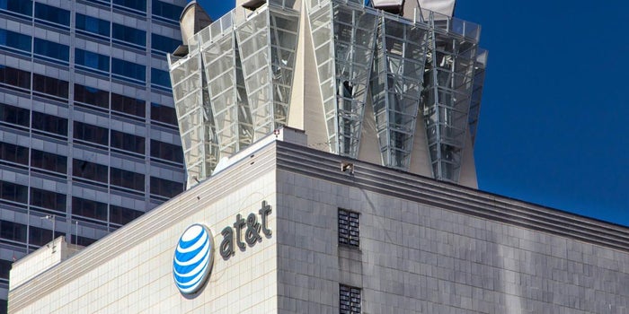 AT&T Scraps Plans for In-Flight High-Speed Internet Service
