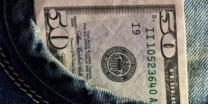 4 Reasons Signing Bonuses Are Worth the Money