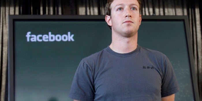 Facing Net Neutrality Concerns, Zuckerberg Argues for Free Internet Service in India