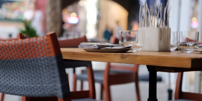 Waitress Buys Dinner for Customers Whose Daughter Died