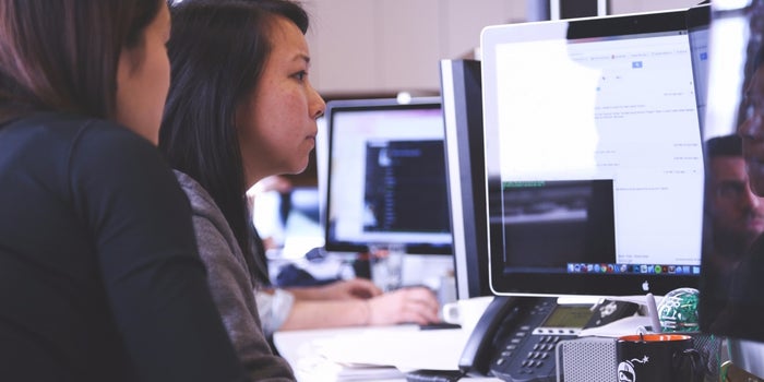Which Country Spends the Most Online? (Infographic)