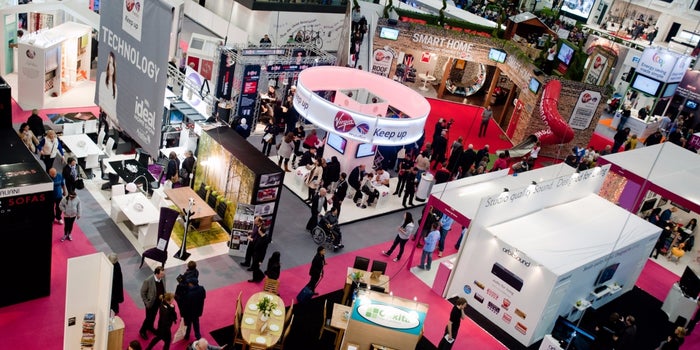 6 Ways Disengaged Trade Show Staff Let Opportunity Pass You By