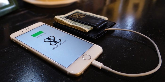 This 'Smart Wallet' Found Success on Kickstarter and Indiegogo. So Why Didn't It Deliver?