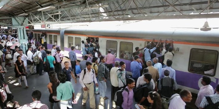Valuable Selling Lessons I learnt on Mumbai Local Train