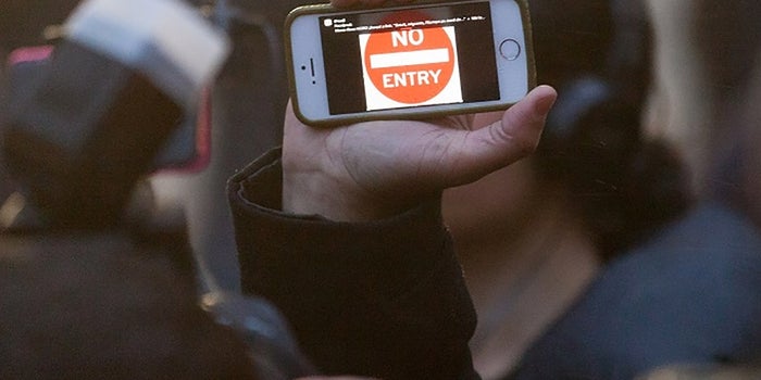 Apple Considering Building Proprietary Servers to Stop Third-Party Spying
