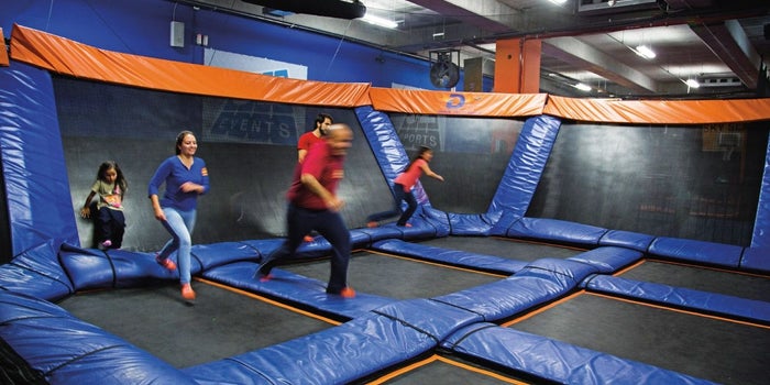Cómo poner un trampoline park