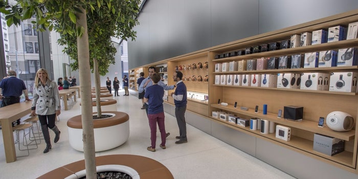 Apple Unveils New Store Design