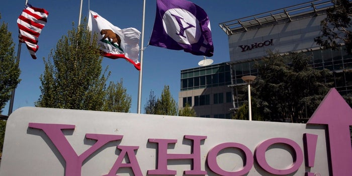 Verizon, AT&T Set to Make Final Round of Bids for Yahoo Web Assets