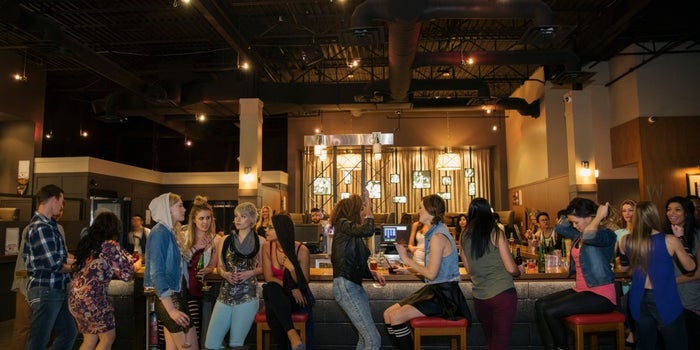 The Dos and Don'ts of Doing Business in a Bar (Infographic)