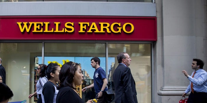 Wells Fargo, Amazon End Deal to Offer Discounted Student Loans