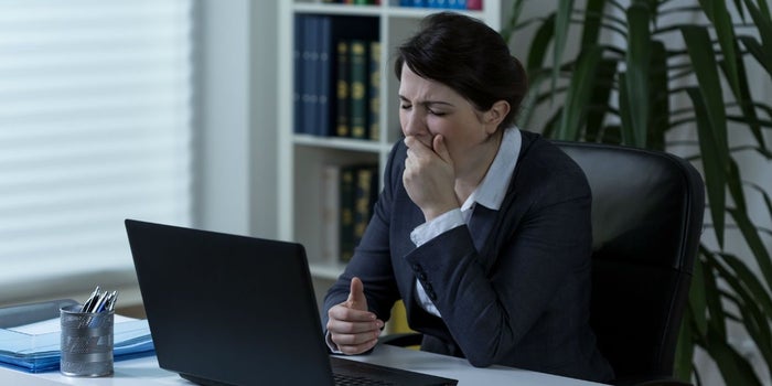 Los 6 riesgos de estar sentado 8 horas en el trabajo