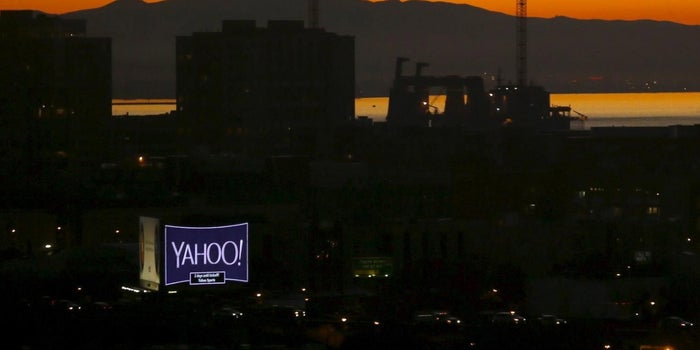 Lawsuit Claims Yahoo Job Reviews Discriminated Against Men