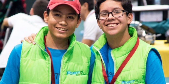 Los niños mexicanos que hacen robots con piezas de lego