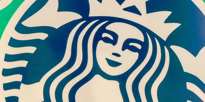 El vaso navideño de Starbucks que causa controversia