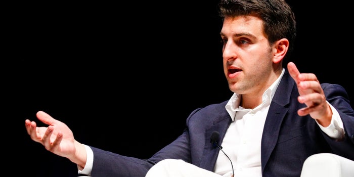 Airbnb CEO Asks Twitter What His Company Should Launch in 2017