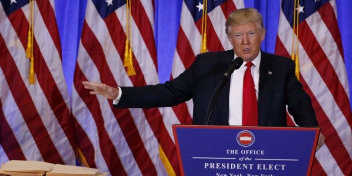 El muro va en los primeros días con o sin acuerdo con México: Trump