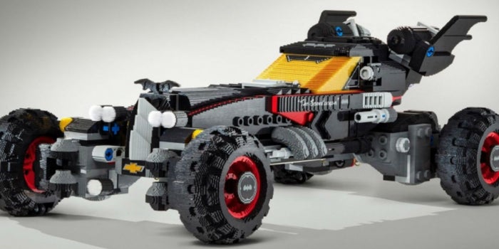 ¡Santos juguetes, Batman! Lego construye un Batimovil con Legos
