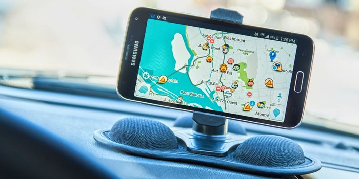 Waze le hará la competencia a Uber en América Latina