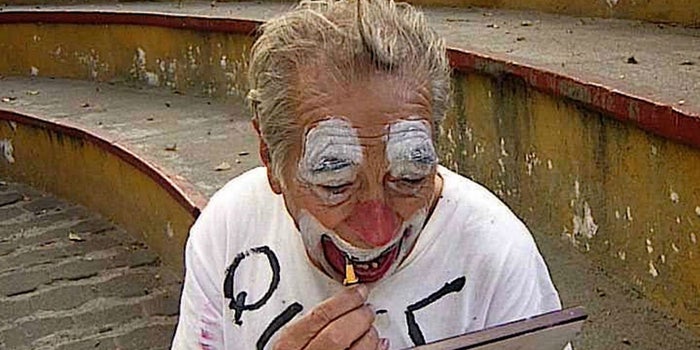 Este hombre quiere utilizar el cine para ayudar a un payaso de 82 años