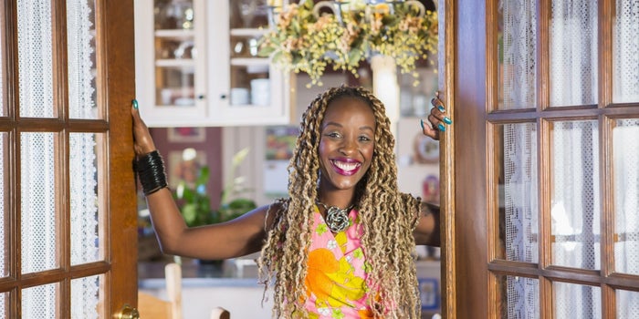The Key Factors to Consider Before Becoming a Travel Host
