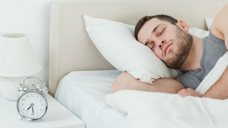 Qué debes evitar para dormir bien
