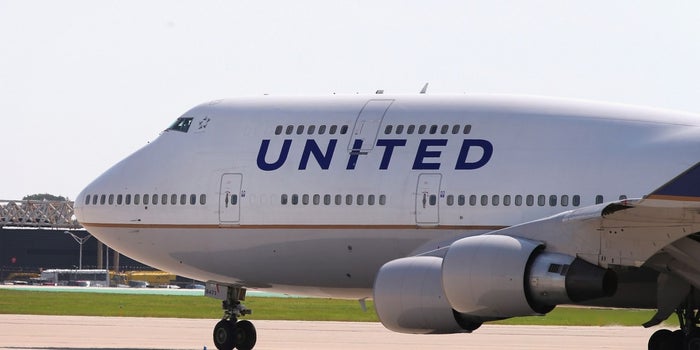 United Airlines Passenger Dragged Off Plane by Airport Employees