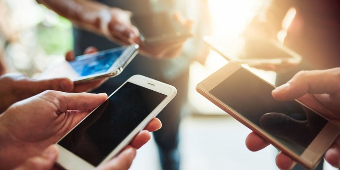 Researchers Find That Social Media Can Make You Happier or Miserable