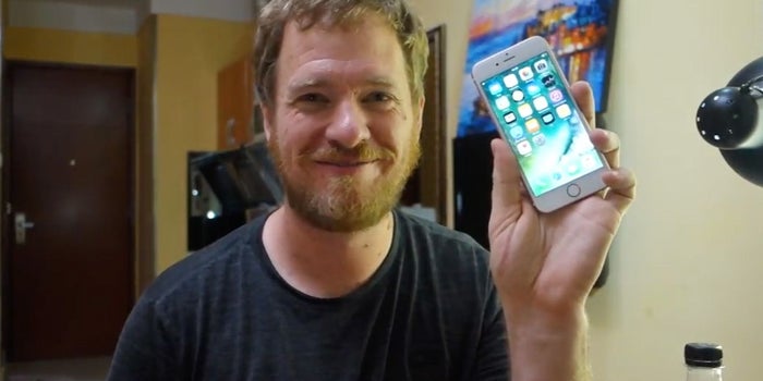 Geek Builds His Own iPhone Using Chinese Market Parts