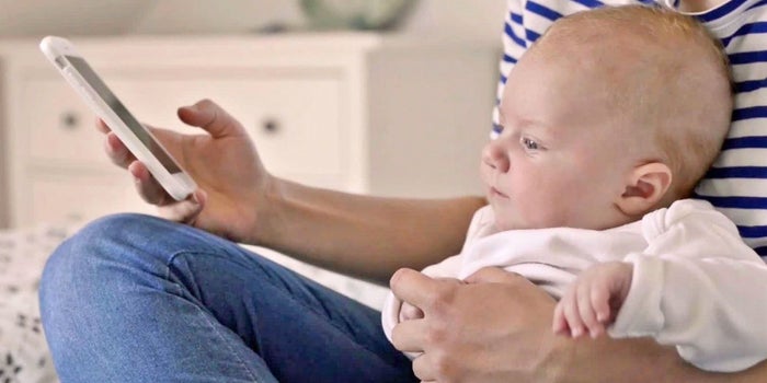 Toddlers Who Use Touchscreens Sleep Less, Study Says