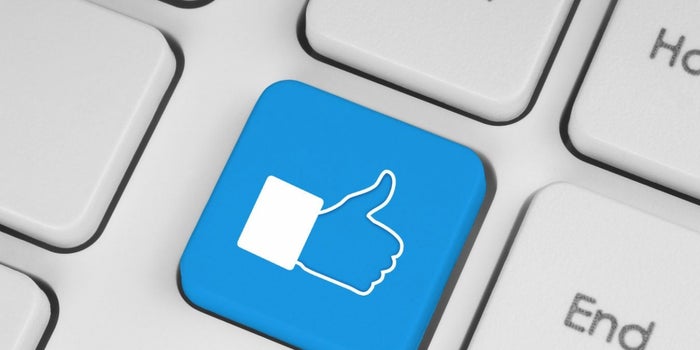 Multan a un hombre por darle Like a comentarios de Facebook