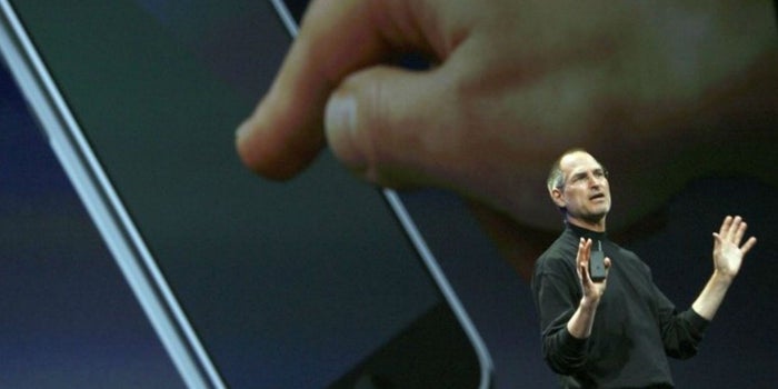 Steve Jobs engañó a una habitación llena de reporteros (y cambió al mundo en el proceso)