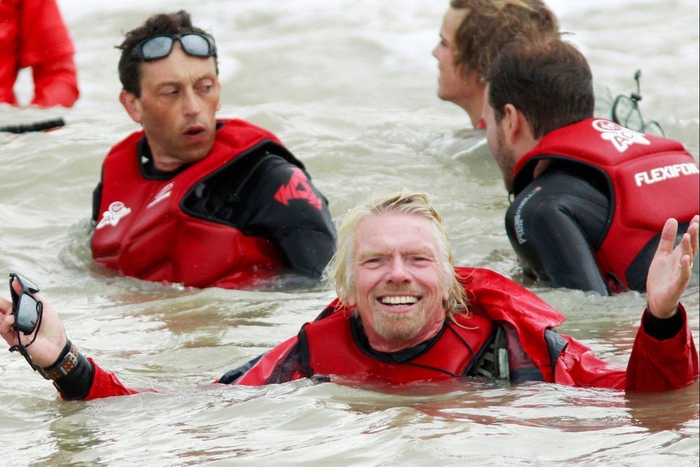 A Day in the Life of Billionaire Richard Branson, Who Always Carries a Pen, Despises Ties and Drinks Up to 20 Cups of Tea a Day