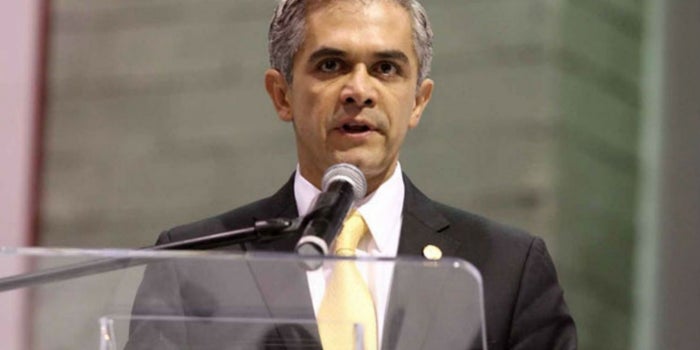 Mancera ofrece créditos para negocios afectados por el sismo