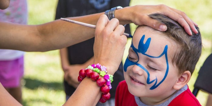 Emprende con un servicio de caritas pintadas para niños