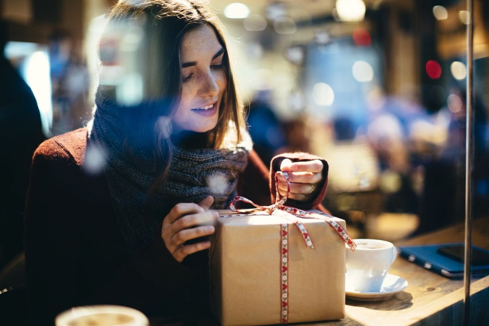 13 Amazing Travel Gift Ideas for Entrepreneurs Who Never Stop