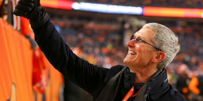Apple's Board Says Tim Cook Has to Fly Private From Now on 'in the Interests of Security and Efficiency'