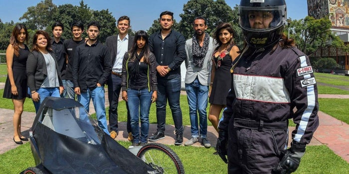 Estudiantes de la UNAM crean automóvil eléctrico