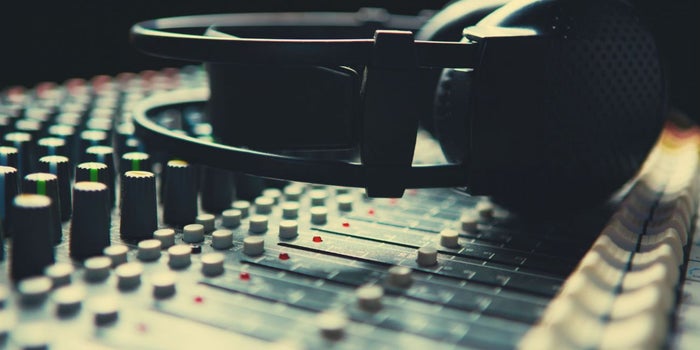 Enamora a tus consumidores a través de la publicidad en radio