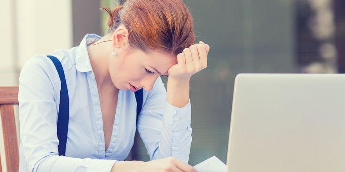 10 horribles hábitos que estás haciendo ahora mismo y que drenan tu energía