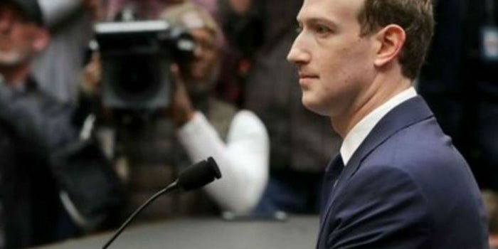Zuckerberg se hace más millonario pese a todo