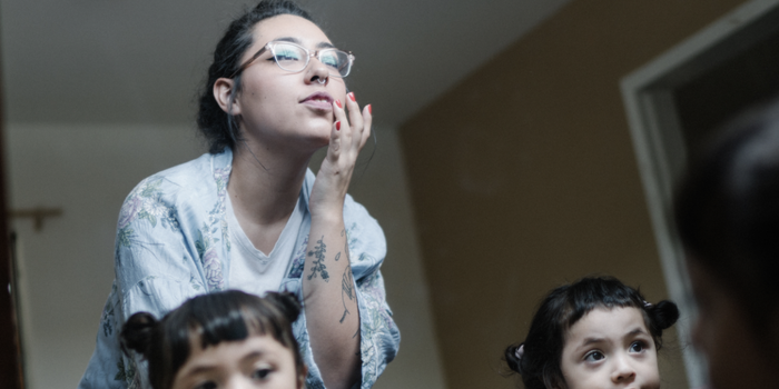 Ella es la mamá que confecciona lencería a tu medida