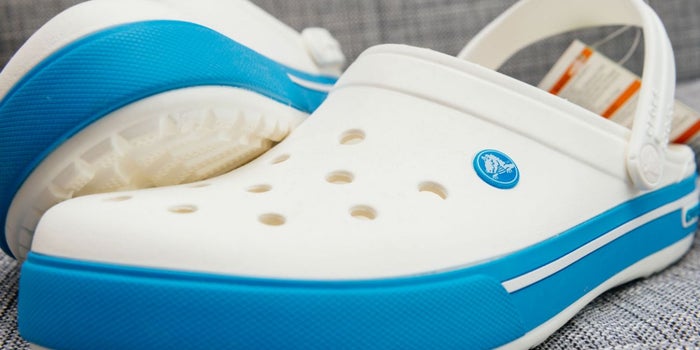 Por qué Crocs cierra su centro de distribución en México