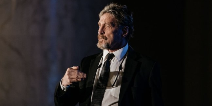 John McAfee dice que el blockchain va a cambiar el trabajo (sin jefes, bancos o jubilación)