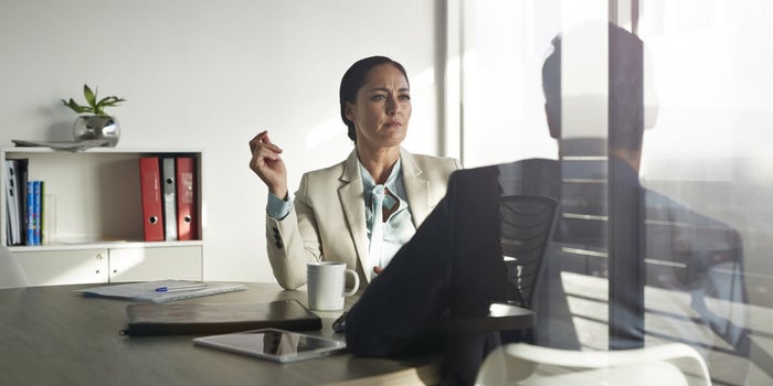 9 Telltale Signs You're Dealing With an Inauthentic Person