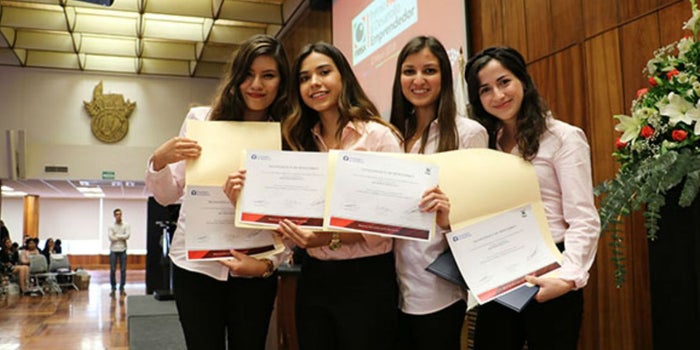 ¿Cólicos menstruales? Mexicanas crean parches para disminuirlos