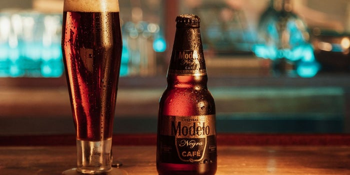 Esta marca de cerveza quiere que bebas en el desayuno (y dejes el café)